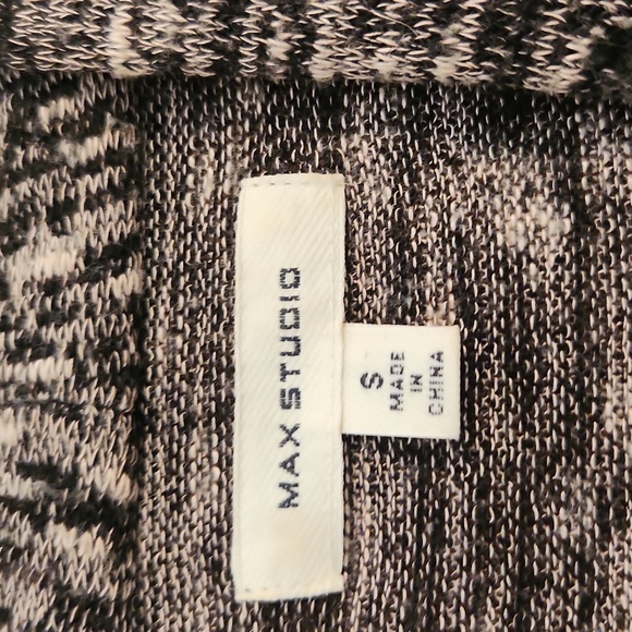 Low cut sweater - Picture 2 of 3